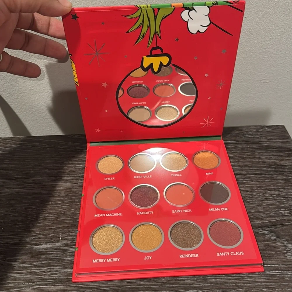 The grinch 12 color eyeshadow palette - Picture 3 of 3